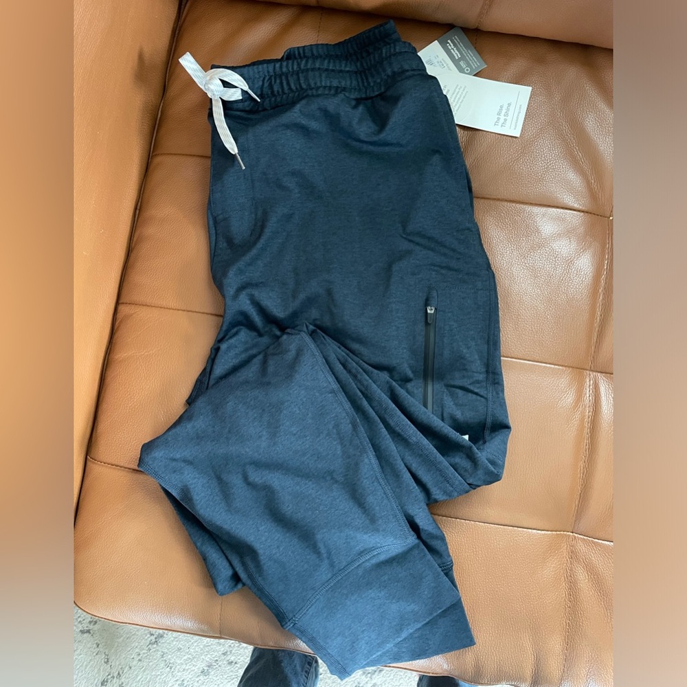 Vuori Joggers - Size XL Men’s